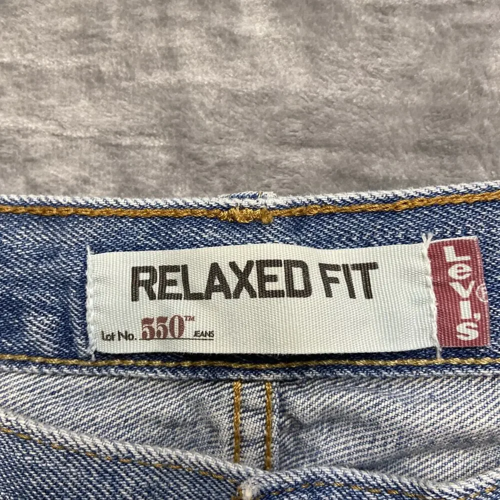 Vintage Levi's 550 Relaxed Fit Jeans Men's Size 38x30 Light‎ Blue Denim
